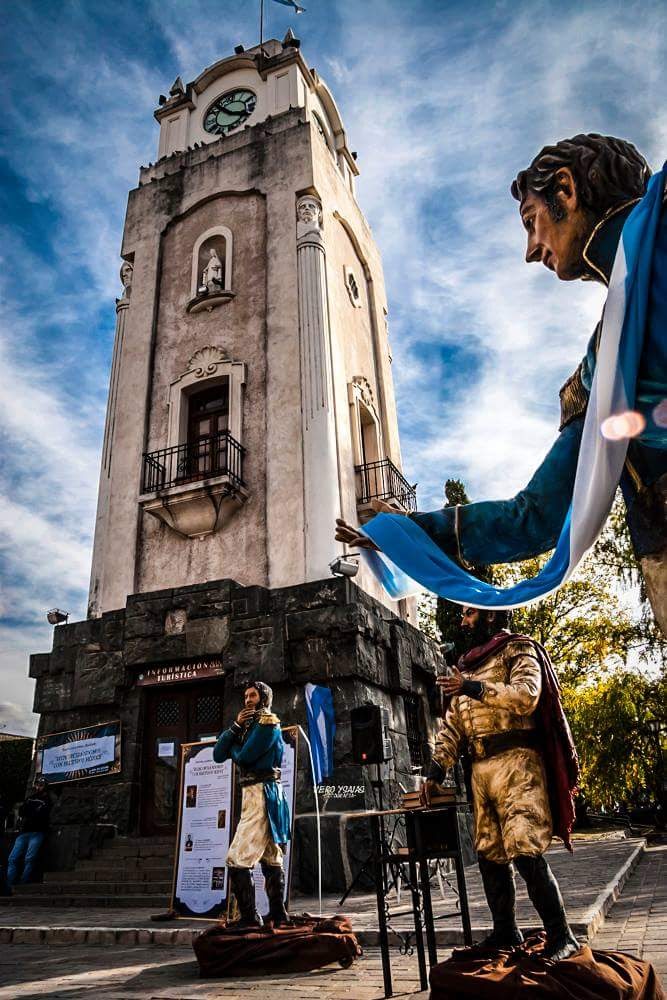 san martin reloj - Las esculturas de Julio Incardona siguen en exposición en la Legislatura