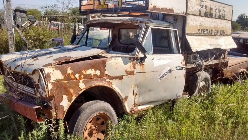 Se aprobó la compactación de vehículos que fueron abandonados auto abandonado - Se aprobó la compactación de vehículos que fueron abandonados