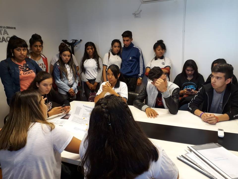 termotanque solar 1 - Estudiantes del Ipem 97 presentaron un proyecto de termotanque solar