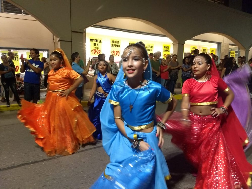 colectividades desfile - Comenzó el XXXII Encuentro Anual de Colectividades