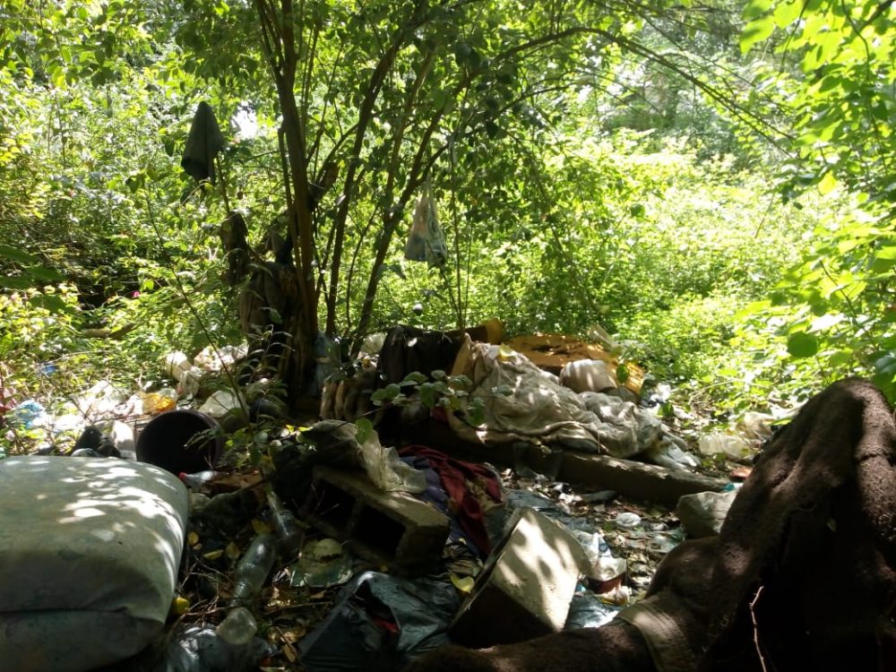 asistencia a indigente arroyo 3 - Asisten a un hombre que vive a la vera del arroyo