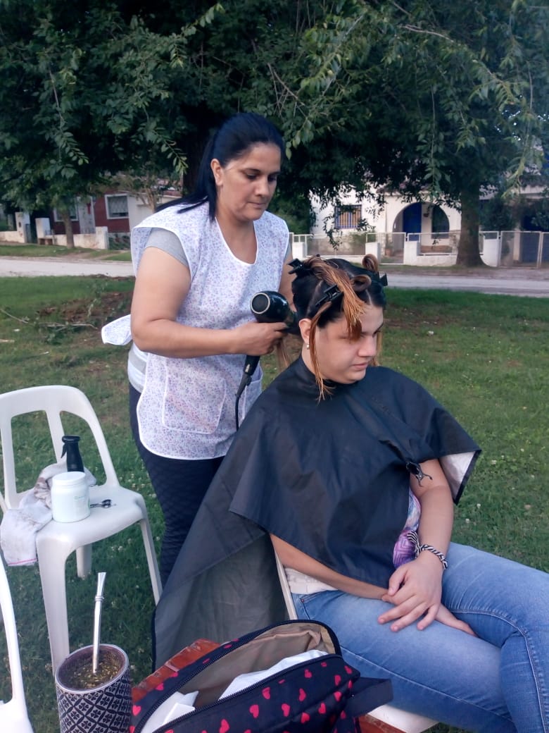 Tijeras solidarias: un corte por un alimento corte x juguete sonia - Tijeras solidarias: un corte por un alimento