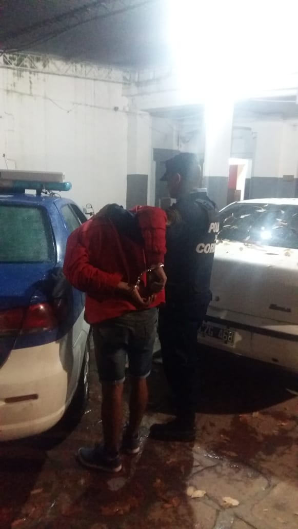 Dos aprehendidos por romper un canasto de basura detenido obraje - Dos aprehendidos por romper un canasto de basura