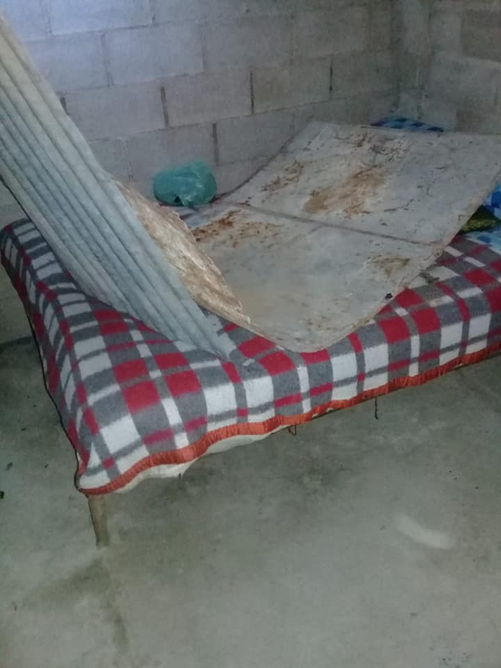 caida techo 2 - Defensa Civil trabajó tras las fuertes ráfagas de viento