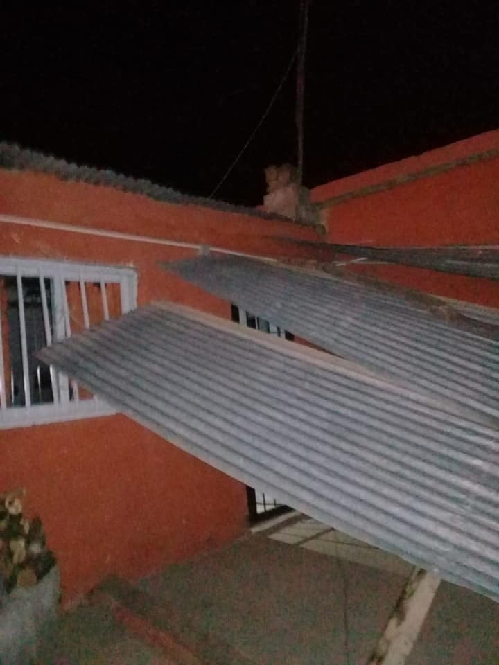 caida techo - Defensa Civil trabajó tras las fuertes ráfagas de viento