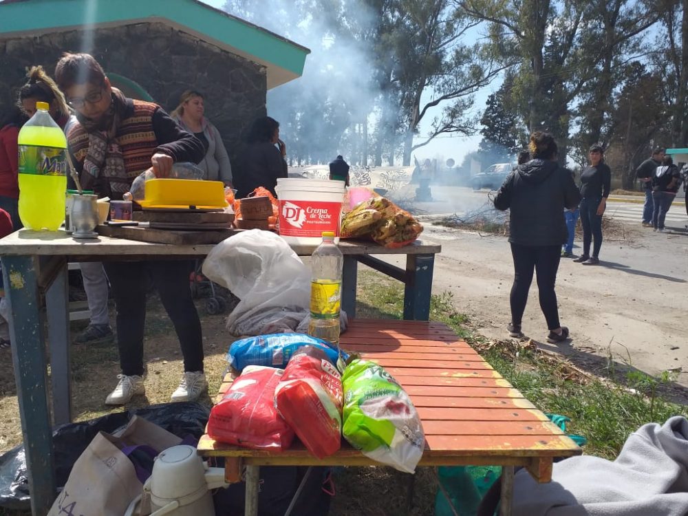 La Coordinadora 27 de mayo realiza una olla popular y corte parcial de la Ruta 5 olla coordinadora 27 de mayo 1 - La Coordinadora 27 de mayo realiza una olla popular y corte parcial de la Ruta 5