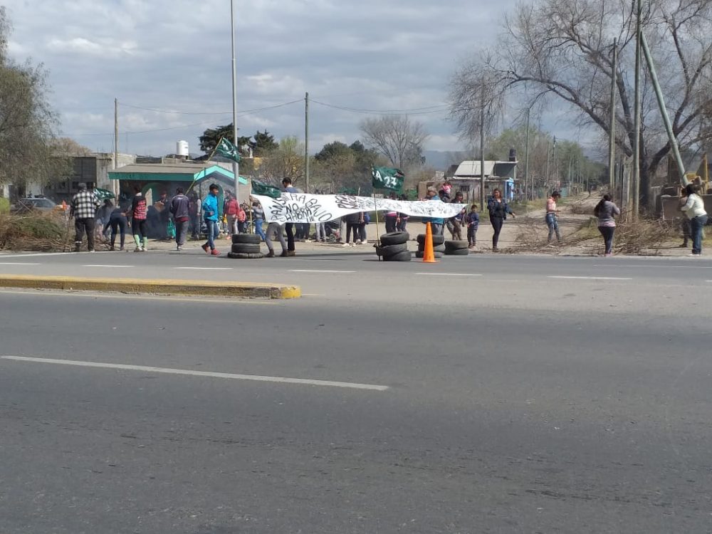 La Coordinadora 27 de mayo realiza una olla popular y corte parcial de la Ruta 5 olla coordinadora 27 de mayo 4 - La Coordinadora 27 de mayo realiza una olla popular y corte parcial de la Ruta 5