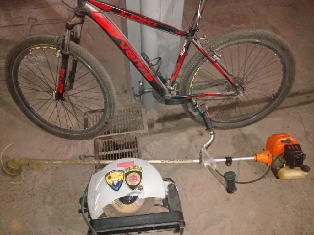 Fue encontrado in fraganti mientras robaba elementos robados fabrica papel - Fue encontrado in fraganti mientras robaba