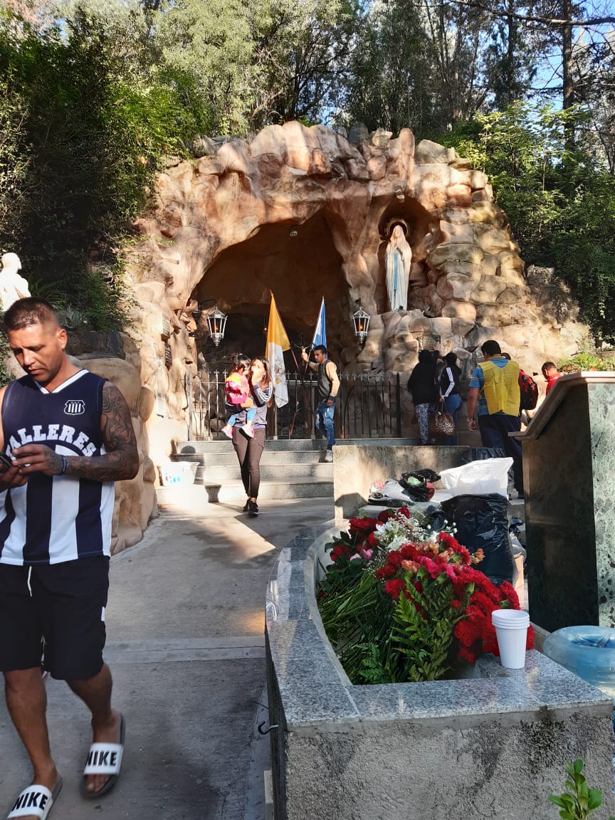 lourdes gruta - Virgen de Lourdes: 30 mil personas ya la visitaron