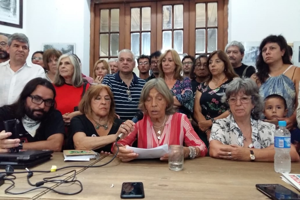 Mujeres solteras manos en pals Mujeres solteras manos en pals
